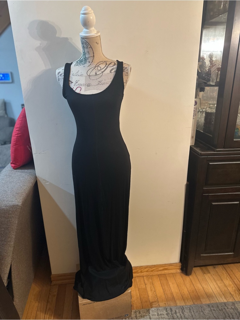 Classic Black Scoop Neck Maxi Dress